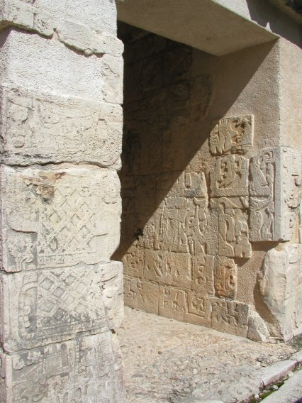 Chichen Itza - Templo de Los Jaguares y Escudos